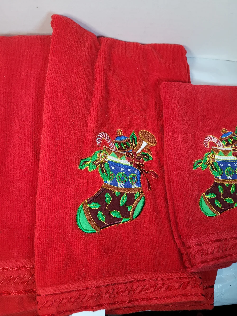Vintage 100% Cotton Christmas Towel, Hand Towel, And Wash Cloth (R)
